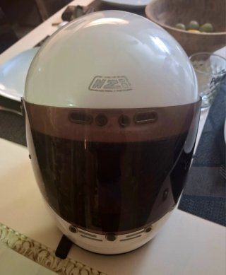 Casco NZi blanco con visera oscura
