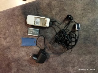 Teléfono Móvil Nokia Antiguo con Accesorios