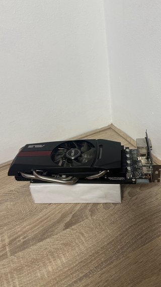 Tarjetas Gráficas Radeon HD 7770 y ATI Radeon 3450