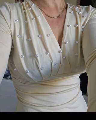 Camiseta beige mujer perlas