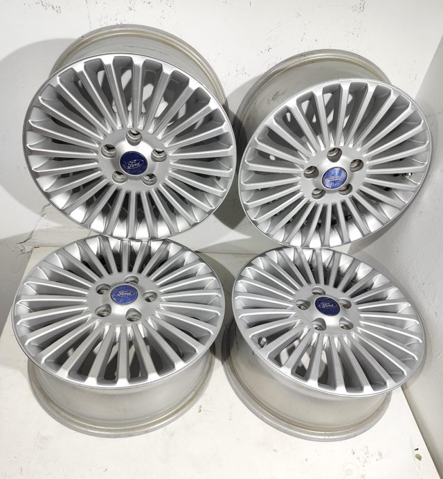 Juego de llantas Original de Ford Focus R16
