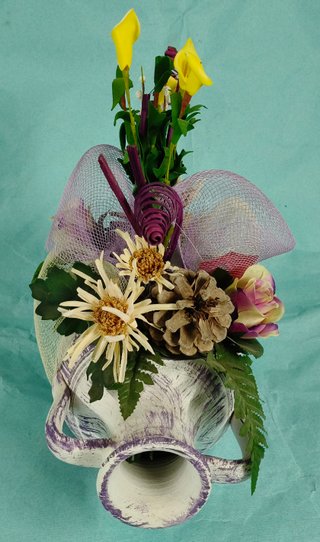 Centro de mesa con un diseño floral
