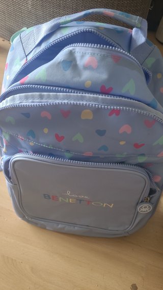 Mochila infantil Bennetton gran capacidad.
