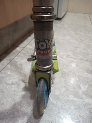 Patinete infantil con ruedas