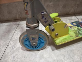 Patinete infantil con ruedas