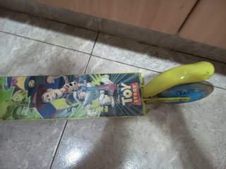 Patinete infantil con ruedas