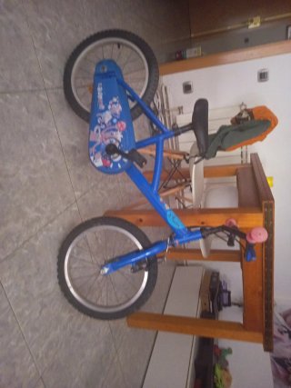 Patinete infantil con ruedas