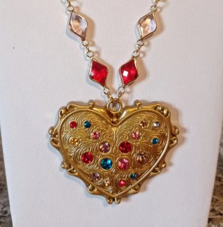 Collana con cuore e pietre stile retrò