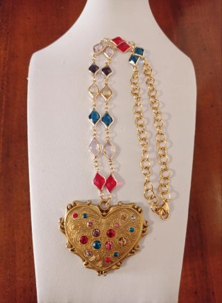 Collana con cuore e pietre stile retrò