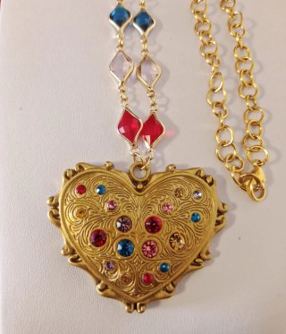 Collana con cuore e pietre stile retrò