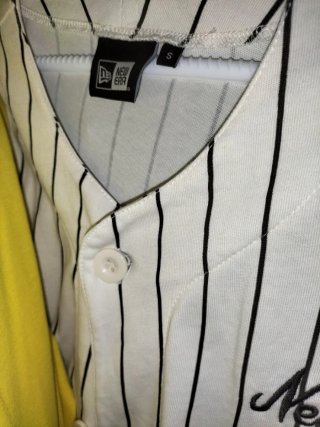 Camisa Deportiva New Era Rayas; estilo baseball