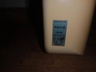 Calentador de aceite beige y blanco