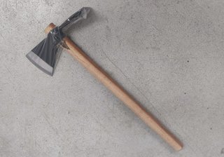 Azadilla, Hacha o Alcotana para Desvaretar