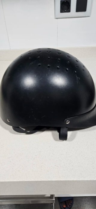Casco de equitación negro. Talla M (55-58cm)