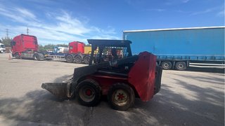 MINI CARGADORA THOMAS T135S