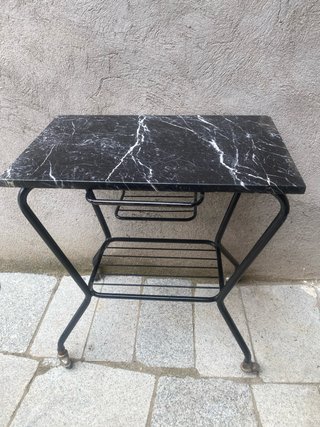 Mesa auxiliar negra mármol con ruedas
