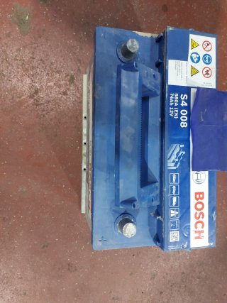 Batería Bosch S4 008 74Ah 680A