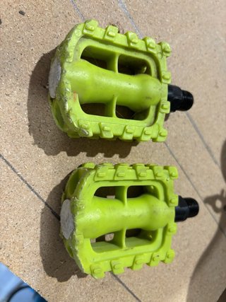 Pedales bici niño color verde lima