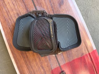 Tabla Kitesurf Liquid Force Radnium 137 + Pads PRO