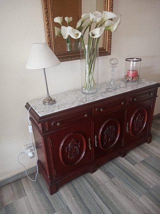 Mueble clásico de madera y marmol | Recibidor