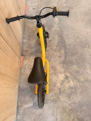 Bicicleta sin pedales naranja
