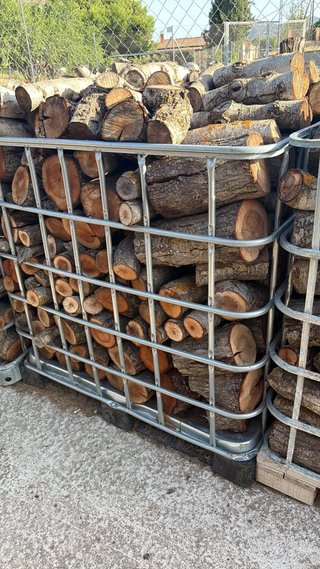 Leña Carrasca, Olivo, Almendro y Pino a domicilio