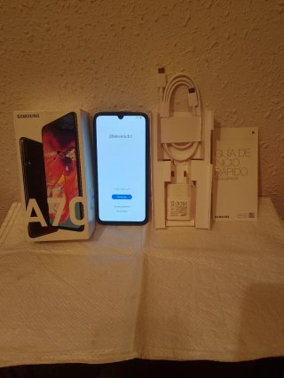 Samsung Galaxy A70 Caja Completa con funda