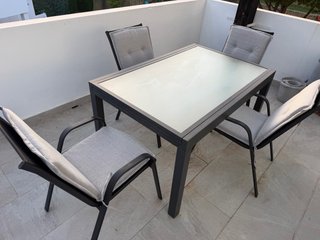 Mesa de comedor exterior con 4 sillas