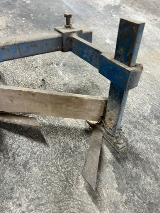 Cultivador de metal azul