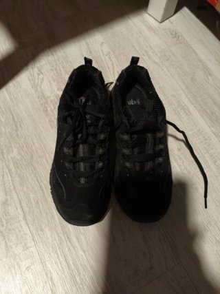 Zapatillas Skechers Negras Mujer son de piel