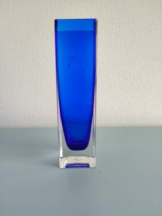 Jarrón de cristal azul sueco
