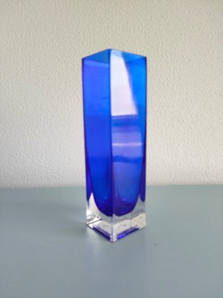Jarrón de cristal azul sueco