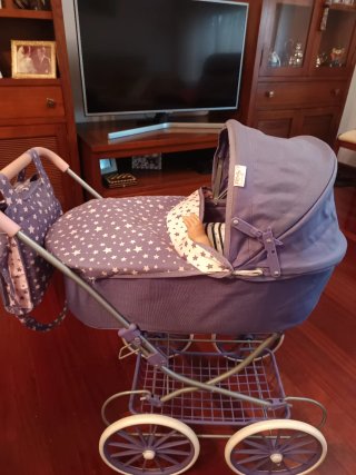Carrito de muñecas clásico. Marca Arias