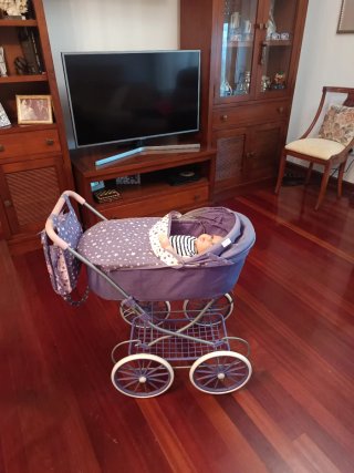 Carrito de muñecas clásico. Marca Arias
