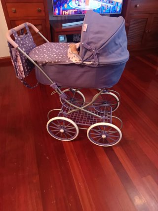 Carrito de muñecas clásico. Marca Arias
