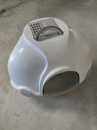 Lettiera per gatti chiusa