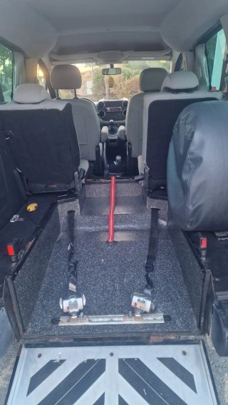 Peugeot partner diésel  para discapacitados
