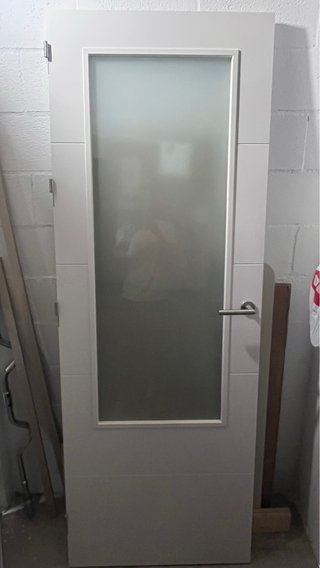 Puerta blanca con cristal para cocina
