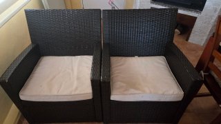 2 Sillones de mimbre y tela beige
