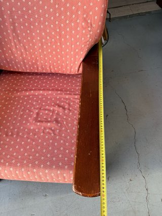 Sillón de madera pino tapizado rosa
