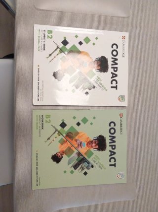 Libro de inglés Compact B2 de Cambridge.