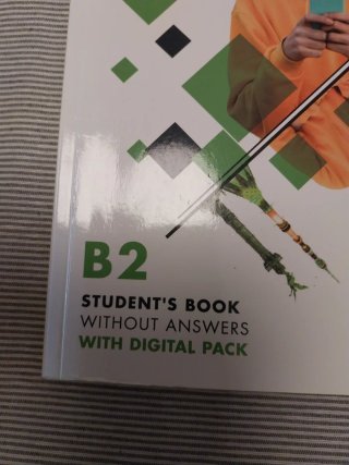 Libro de inglés Compact B2 de Cambridge.
