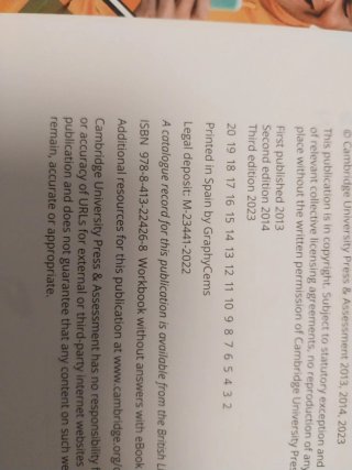 Libro de inglés Compact B2 de Cambridge.
