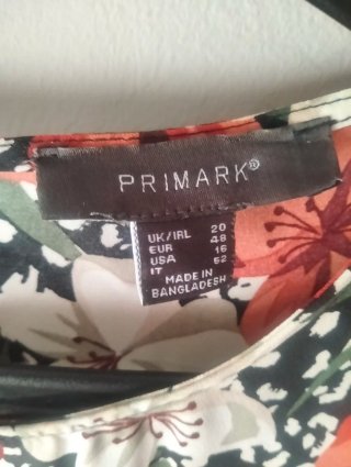 Blusa floral sin mangas