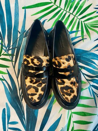 Mocasines negros y multicolor