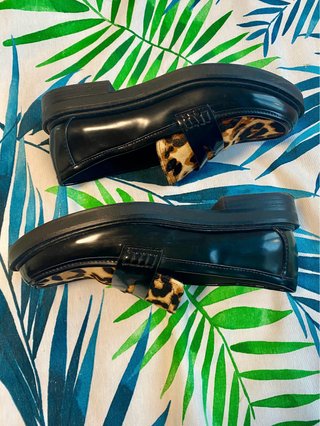 Mocasines negros y multicolor