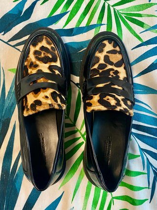 Mocasines negros y multicolor