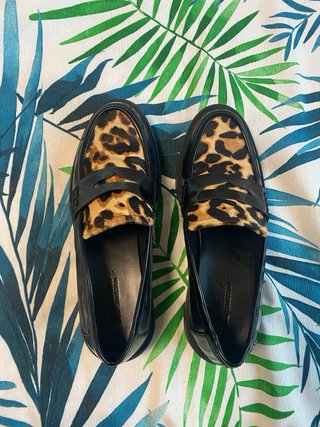 Mocasines negros y multicolor