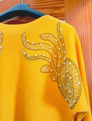 Jersey de punto amarillo / mostaza con pedrería