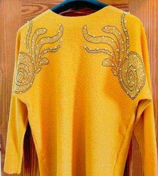 Jersey de punto amarillo / mostaza con pedrería